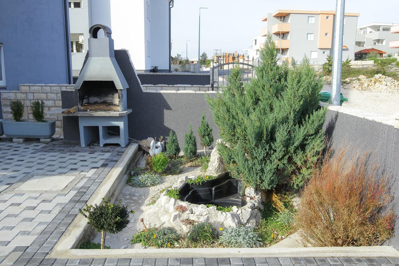 Lucky Luke Pool Apartments Novalja Buitenkant foto