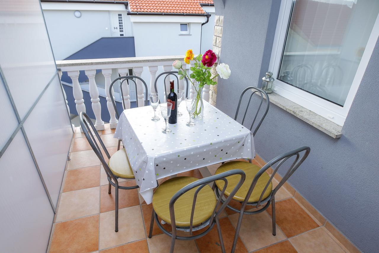 Lucky Luke Pool Apartments Novalja Buitenkant foto