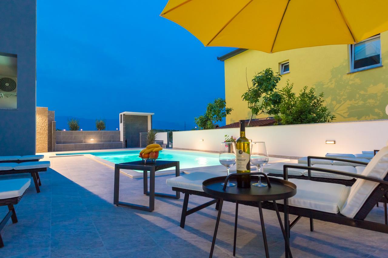 Lucky Luke Pool Apartments Novalja Buitenkant foto